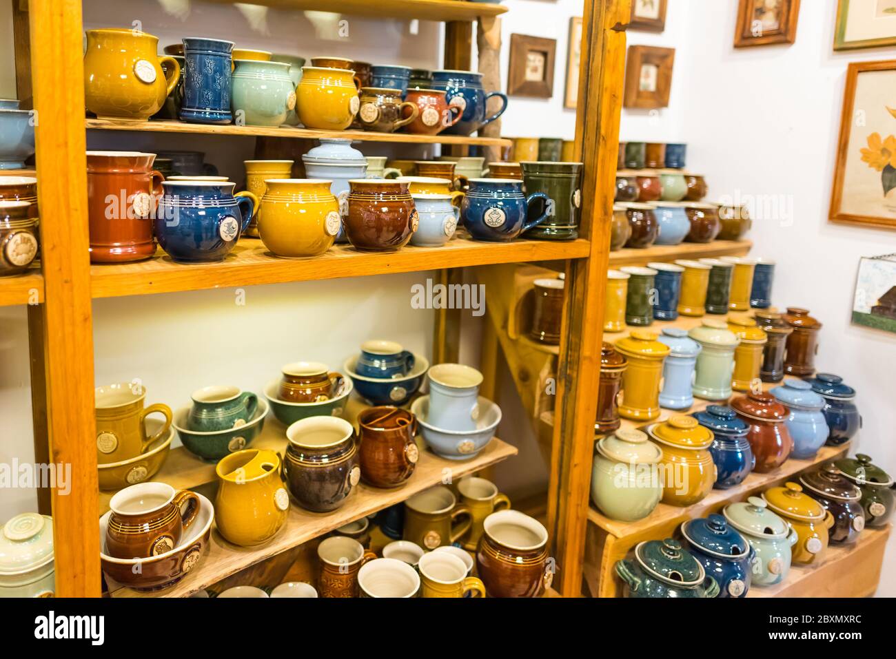 Concetto fai da te. Ceramica decorativo smaltato fatto a mano... Foto Stock