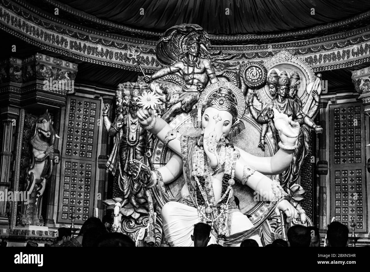 Statua di Lord Ganesh a Mumbai, Maharashtra, India durante il Ganesh Chaturthi Festival. Il festival della durata di dieci giorni viene celebrato in tutti gli stati indiani. Foto Stock