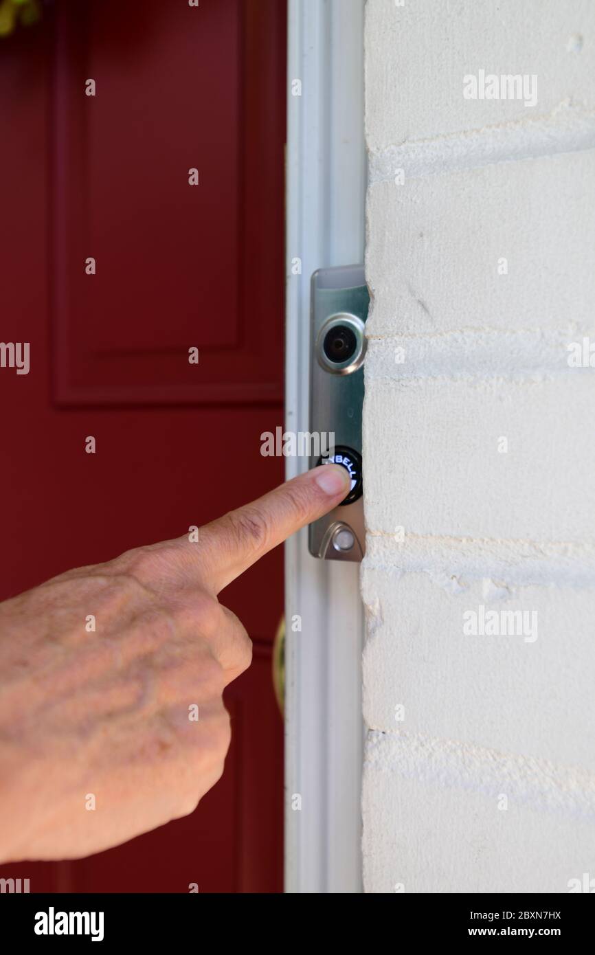 Video campanello la videocamera wifi consente di inviare il video di chi si trova alla porta a un dispositivo intelligente Foto Stock