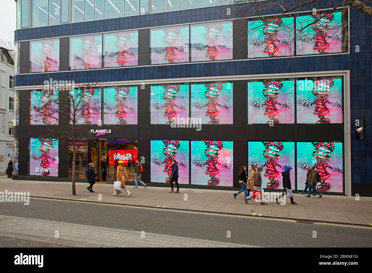 Grande display elettronico esterno flandel su Oxford St, Londra Foto Stock