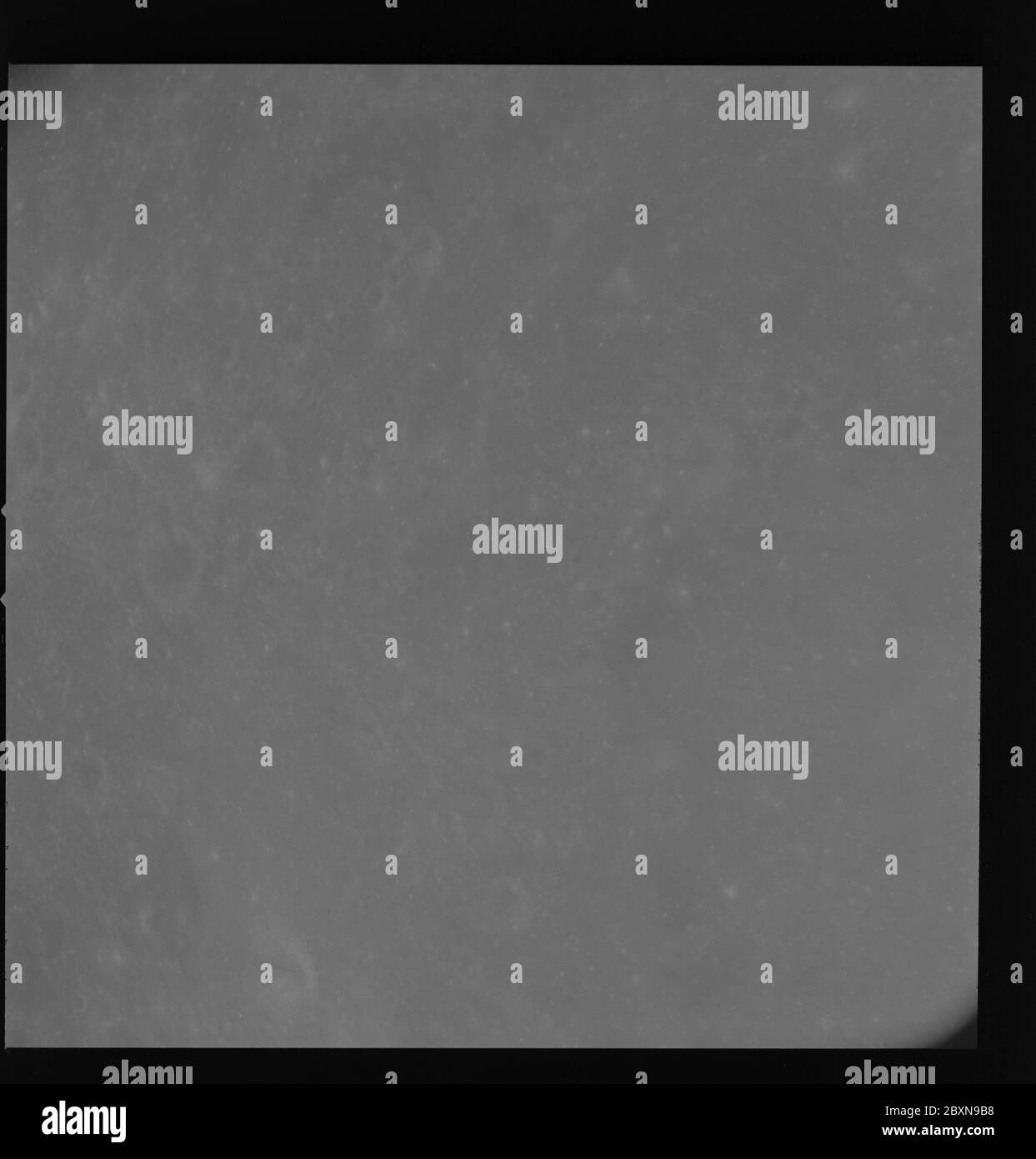 AS08-17-2767 - Apollo 8 - immagine della missione Apollo 8, Luna; ambito e contenuto: Il database originale descrive questo come: Descrizione: Apollo 8,Luna,immagine presa sulla Rivoluzione 8. Modalità inclinazione Camara: Stereo convergente (CS). Angolo solare 71 gradi. La rivista Original Film è stata etichettata C. Camera Data: 70mm Hasselblad; F-Stop: F/5.6; velocità otturatore: 1/250; lente 80mm; tipo di pellicola: Kodak SO-3400 bianco e nero, ASA 40. 21-27,1968 dicembre. Oggetto: Volo Apollo 8, Fotografia Lunare, Craters Categorie: Osservazioni lunari originale: Film - 70MM B&W interno esterno: Esterno Terra orbita: In orbita; 1967 ‚ Foto Stock