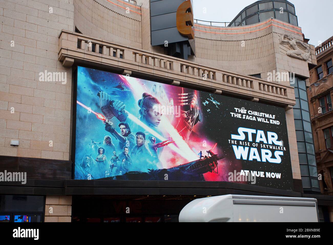 Spot per tabelloni pubblicitari Star Wars fuori da Vue Cinema, Londra Foto Stock