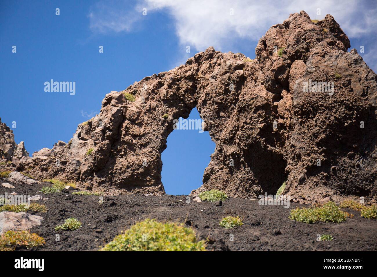 Dettaglio vulcano Etna - Arco di Tufo in Valle del Bove, formazione rocciosa Foto Stock