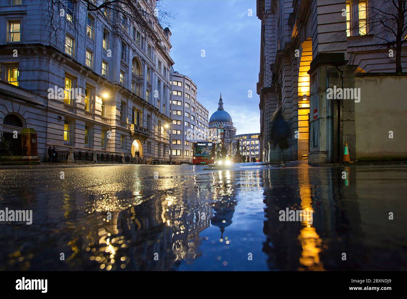 Cattedrale di San Paolo in una giornata piovosa Foto Stock