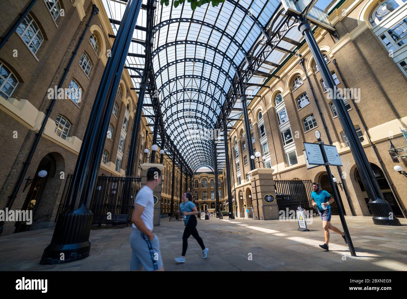 Hays Galleria, uno sviluppo commerciale sulla South Bank di uffici negozi e appartamenti esclusivi.London, UK. Foto Stock