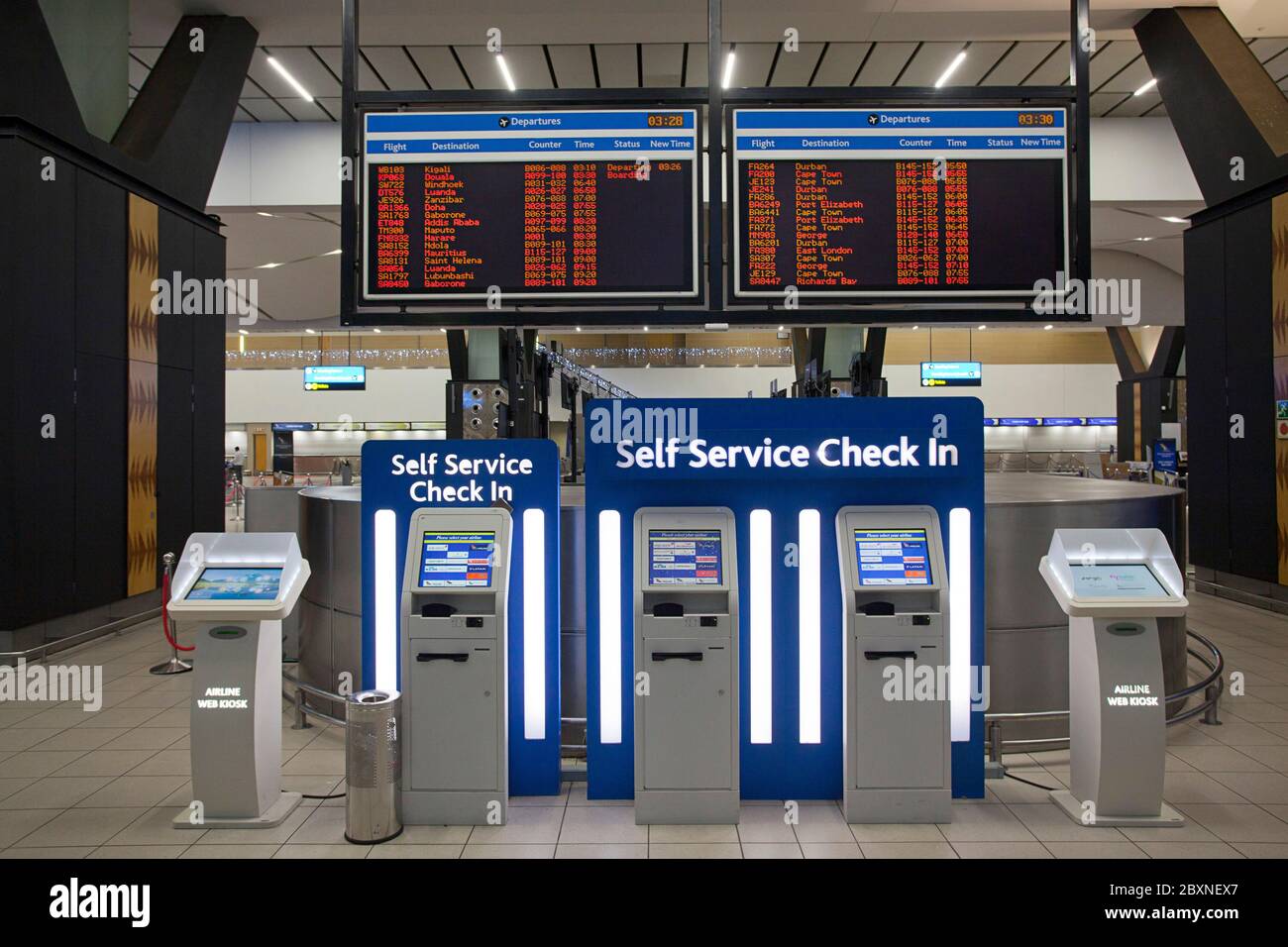 Check-in self-service all'Aeroporto Internazionale O. R. Tambo. Foto Stock