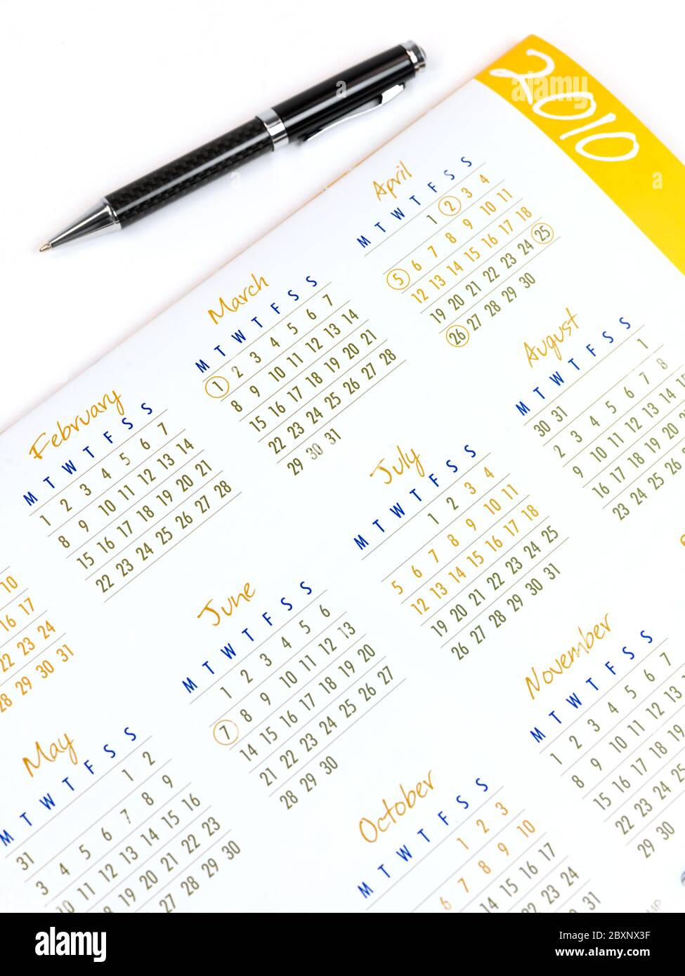 Un Calendario 2010 isolato su sfondo bianco Foto Stock