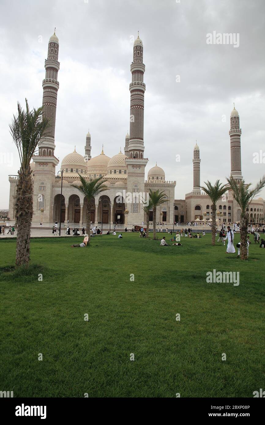 La Moschea di Salih fu costruita nel 2008 dall'ex presidente A. Abdullah Salih. La moschea nella capitale Sanaa ha 6 minareti. Foto Stock