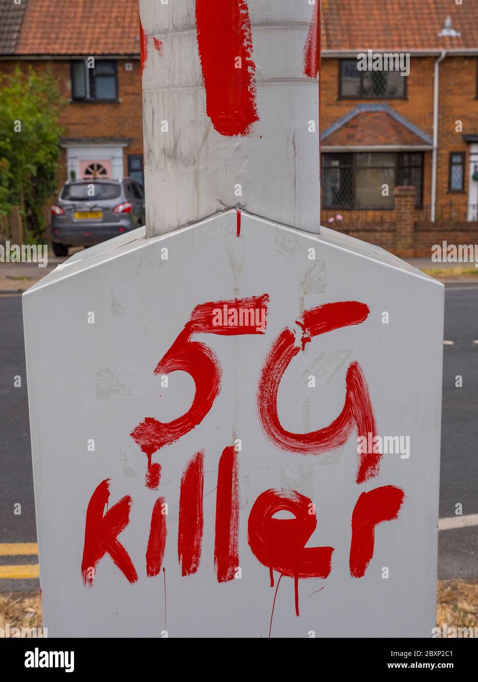 Teoria della cospirazione 5G, asta del telefono mobile vandalizzata, Caversham, Reading, Berkshire, Inghilterra, Regno Unito, GB. Foto Stock