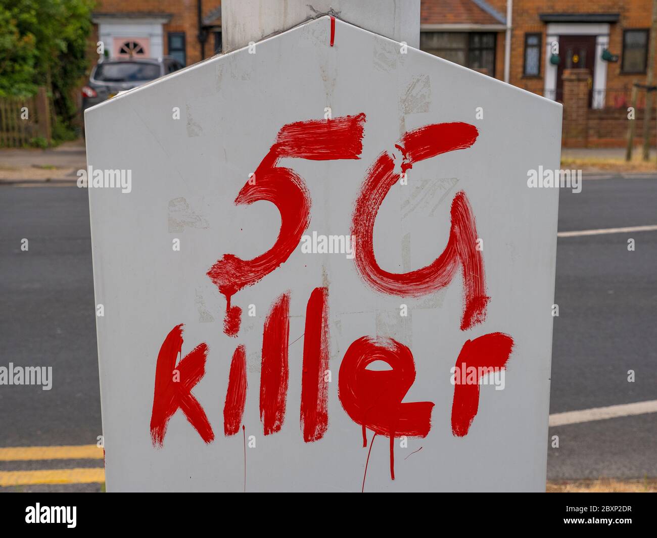 Teoria della cospirazione 5G, asta del telefono mobile vandalizzata, Caversham, Reading, Berkshire, Inghilterra, Regno Unito, GB. Foto Stock