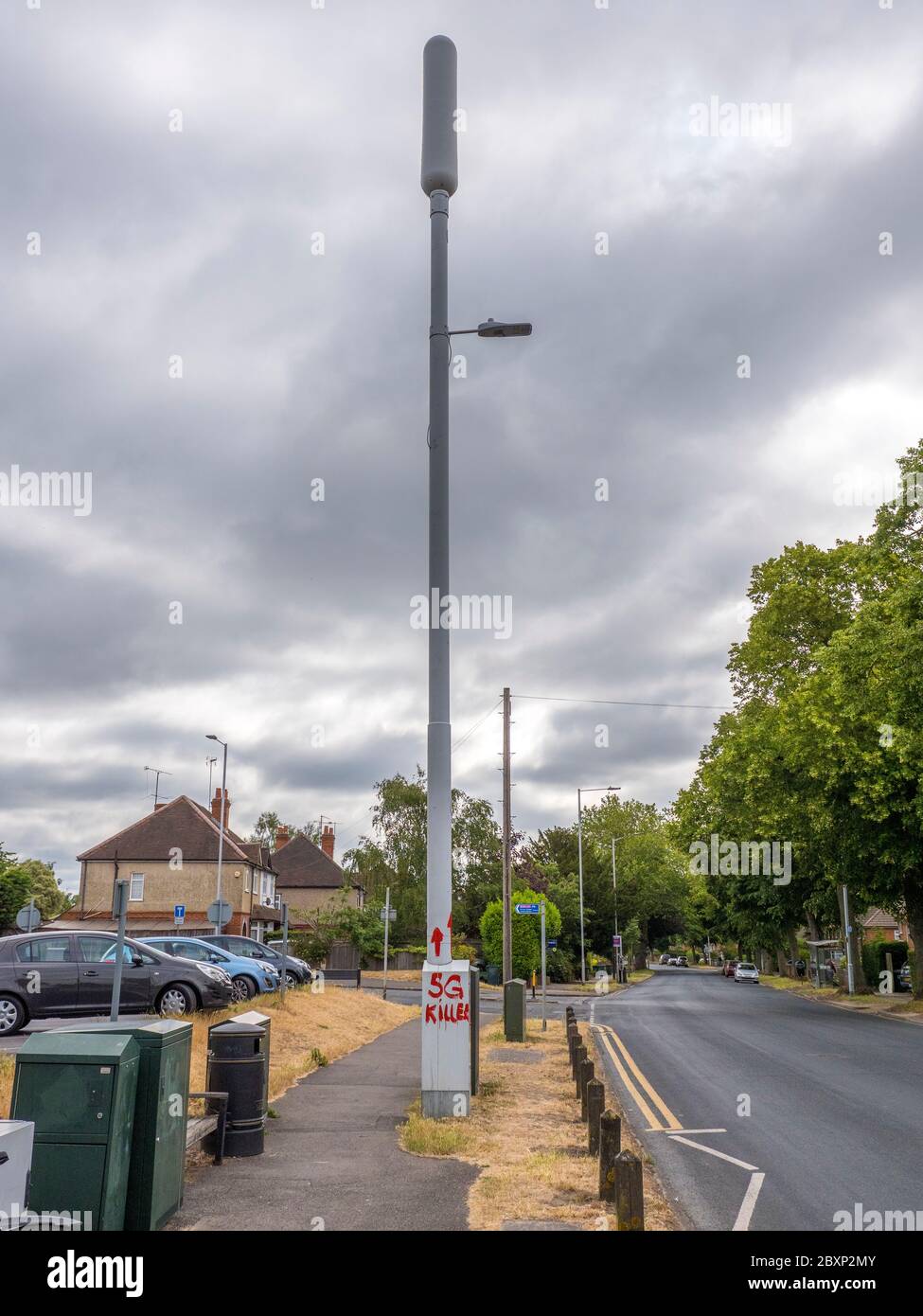 Teoria della cospirazione 5G, asta del telefono mobile vandalizzata, Caversham, Reading, Berkshire, Inghilterra, Regno Unito, GB. Foto Stock