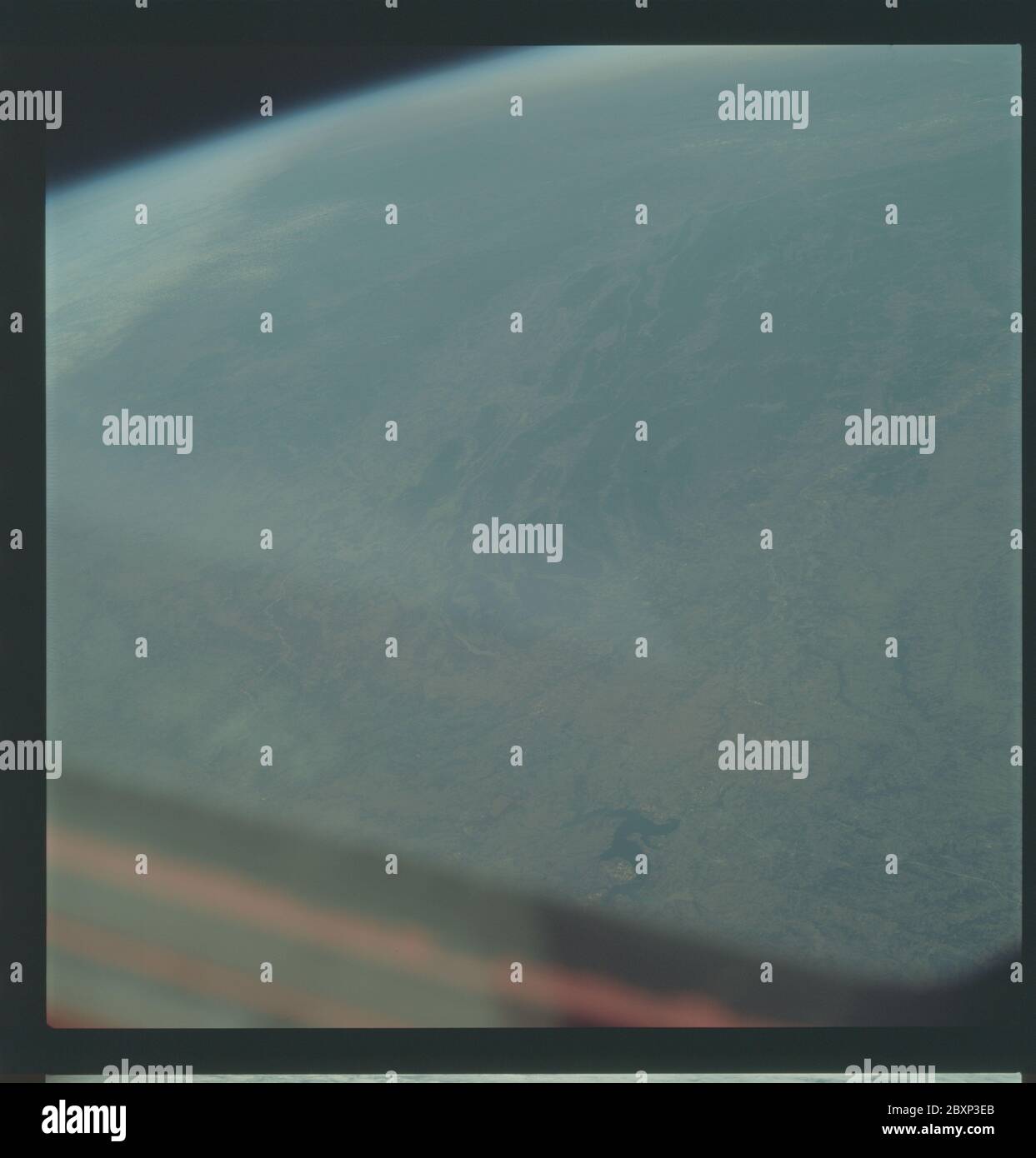 AS09-21-3284 - Apollo 9 - immagine della missione Apollo 9 - Osservazioni della Terra - Oklahoma, Texas e Arkansas; ambito e contenuto: Il database originale descrive questo come: Descrizione: Osservazione della Terra obliqua presa dall'equipaggio Apollo 9. Vista di Oklahoma, Texas e Arkansas, tra cui le Oauchita Mountains e il lago Texoma. Il caricatore di pellicola era B, il tipo di pellicola era SO-368 Ektachrome con 0.710 - 0.460 micrometri film / risposta di trasmittanza del filtro e filtro di foschia, lente di 80mm. La latitudine era di 34.26 N per Longitudine 95.37 W, la sovrapposizione era del 60% e la copertura del cloud era del 3%. Oggetto: Volo Apollo 9, osservazione della Terra Foto Stock
