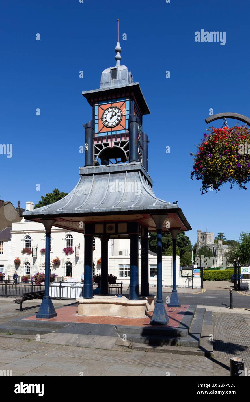 Torre dell'Orologio nella piazza, Dunstable, Bedfordshire, Inghilterra, Regno Unito, Europa Foto Stock