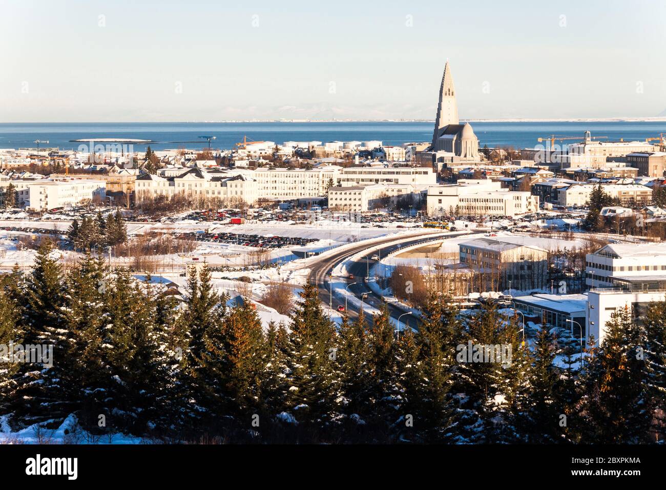 Vista sulla città di Reykjavik di Hallgrimskirkja dal Duomo di Perlan, Islanda Foto Stock