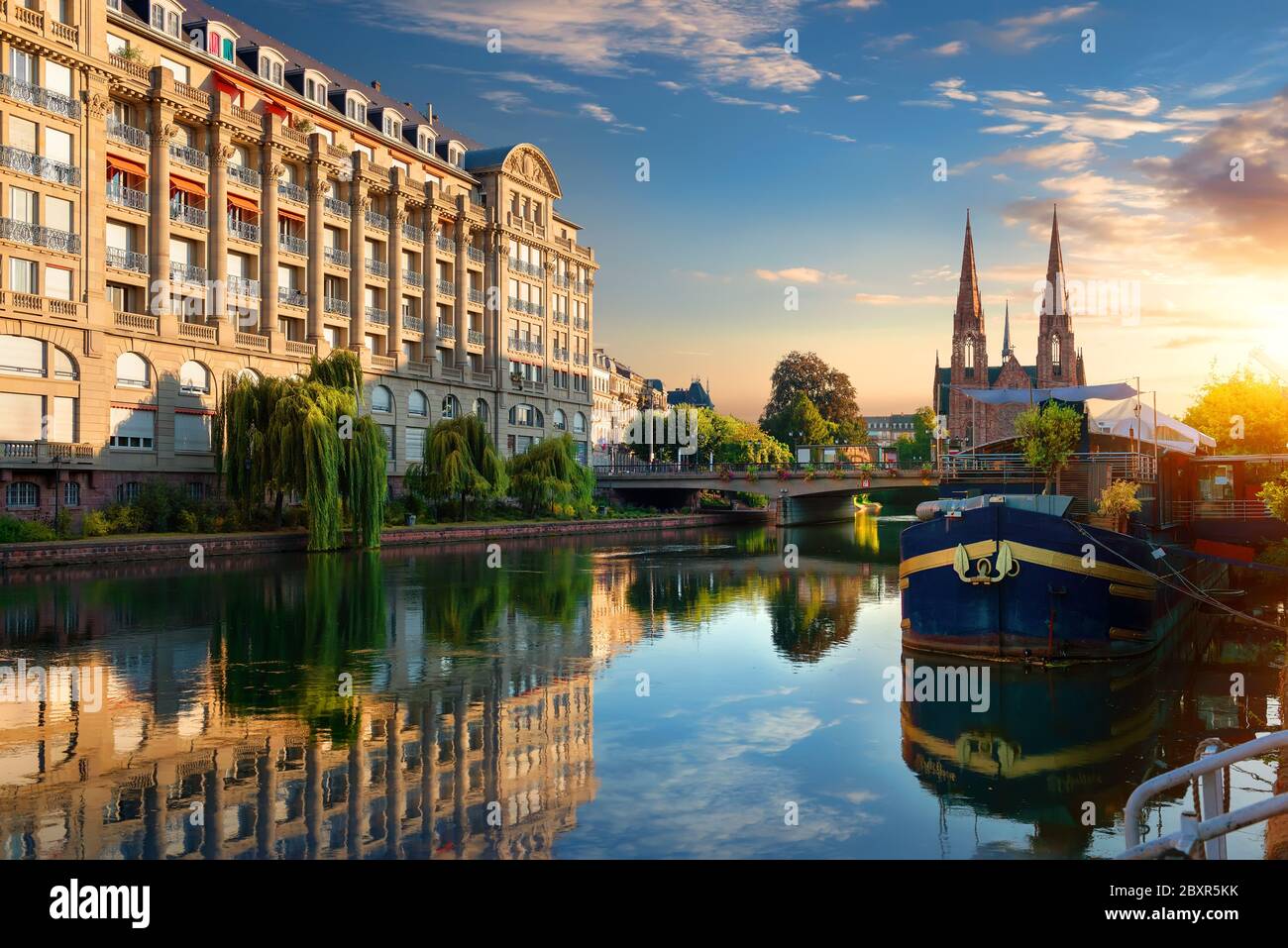 La Chiesa Riformata di San Paolo a Strasburgo all'alba, Francia Foto Stock
