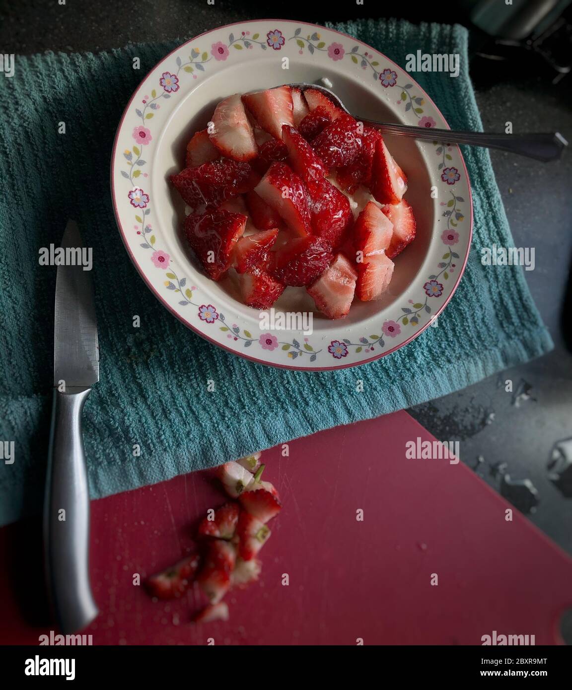 Fragole fresche in una ciotola Foto Stock