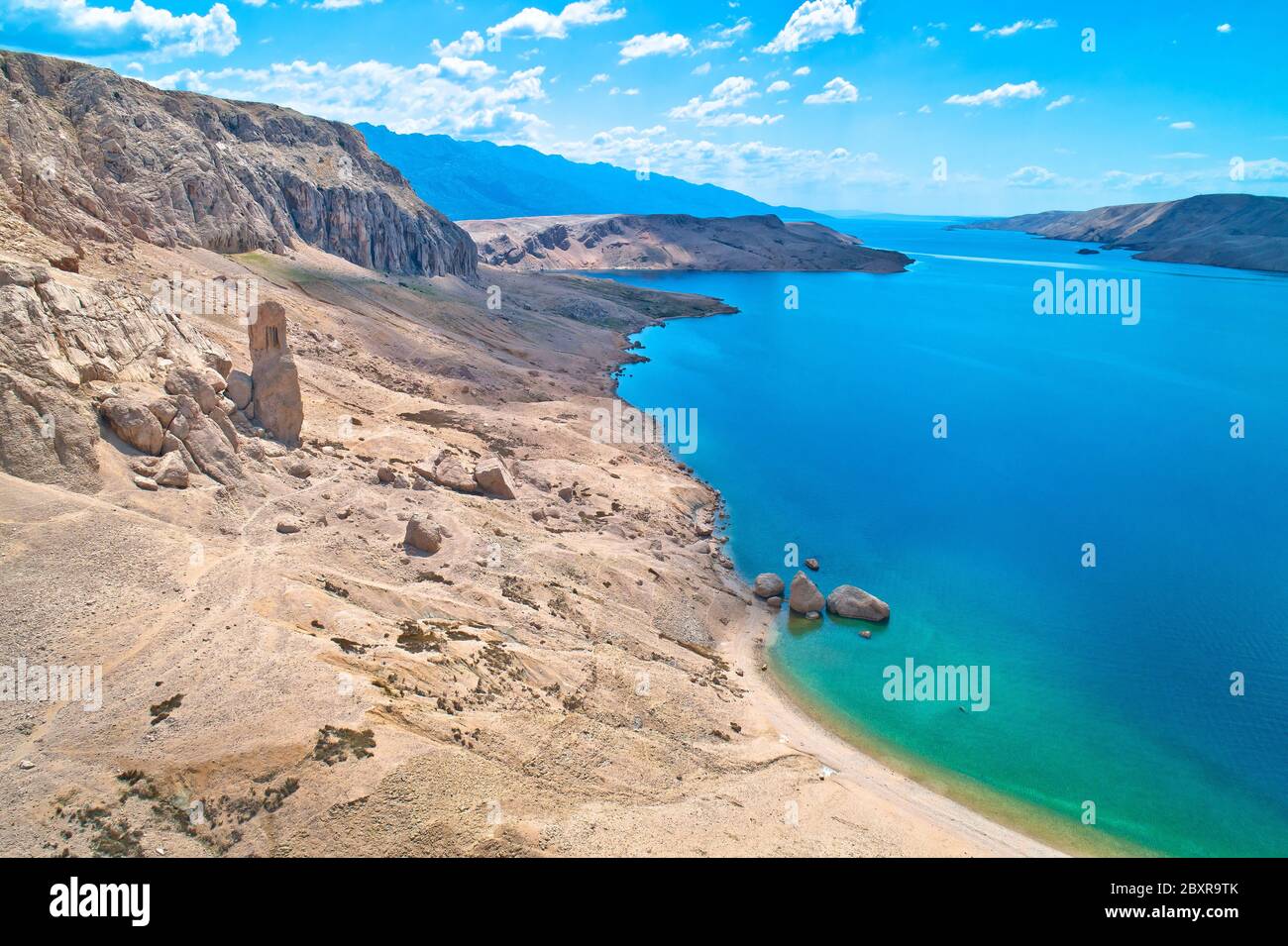 Metajna, isola di Pag. Famosa spiaggia di Beritnica in un paesaggio incredibile deserto di pietra, Dalmazia regione della Croazia Foto Stock