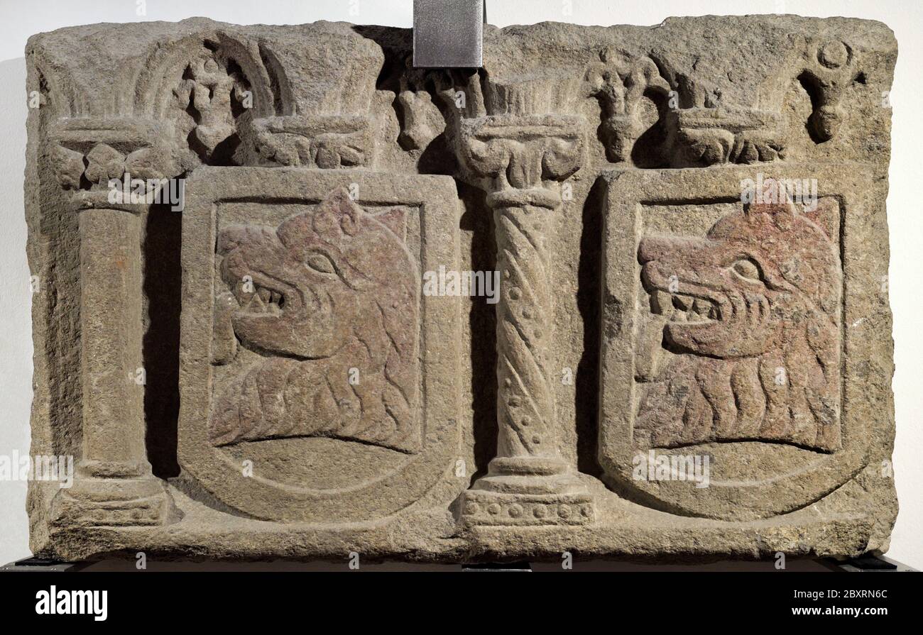 Pannelli di tombe con stemmi della famiglia Moscoso. 1426-1475. Workshop di Compostela. Granito scolpito con resti di policromia. Museo di pellegrinaggio e Santiago. Santiago de Compostela, Galizia, Spagna. Foto Stock