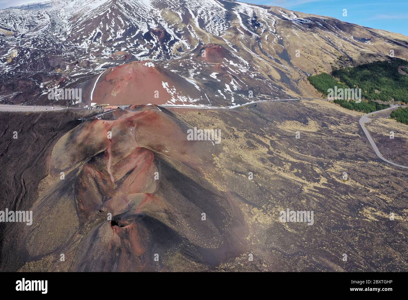 Vulcano Etna in Sicilia visto dall'alto in aereo Vista sui crateri di Silvestri Foto Stock