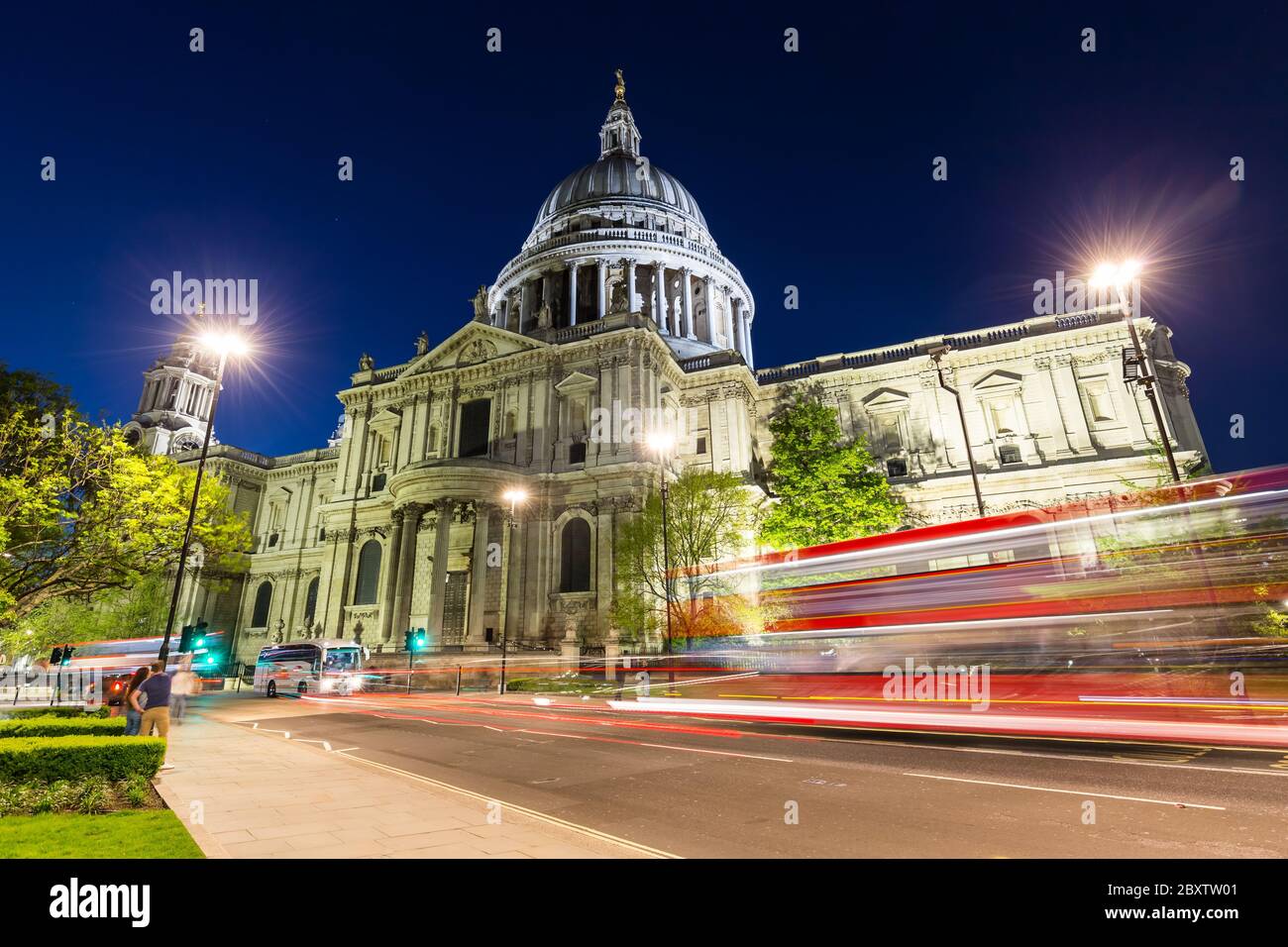 Cattedrale di San Paolo a Londra di notte Foto Stock