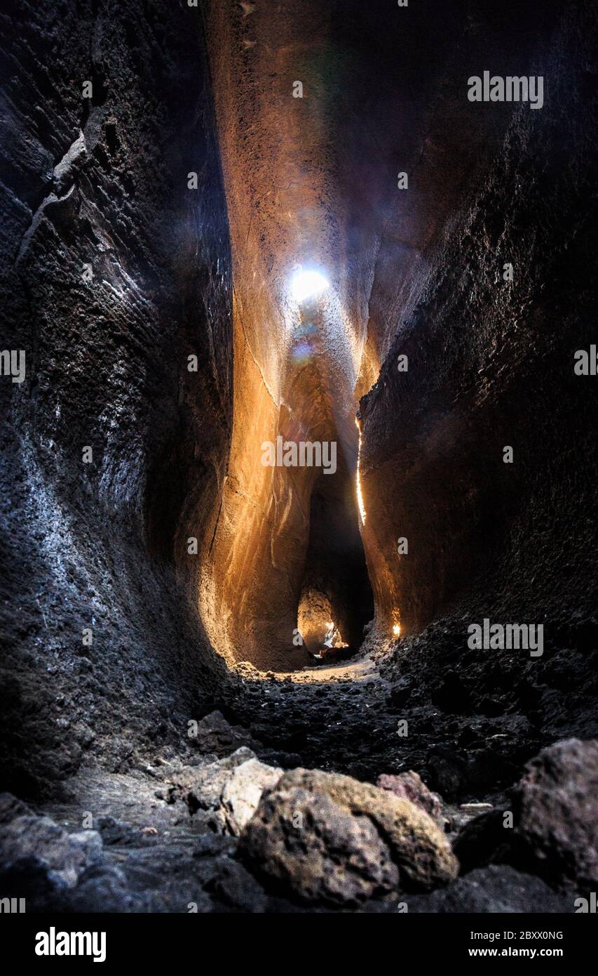 Etna lavatube - all'interno della spettacolare grotta di Serracozzo Foto Stock