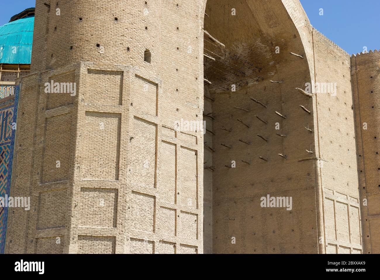 Mausoleo medievale di Khoja Ahmed Yasawi nella città di Turkestan, nel Kazakistan meridionale. Tour Legacy di Silk Road. Foto Stock