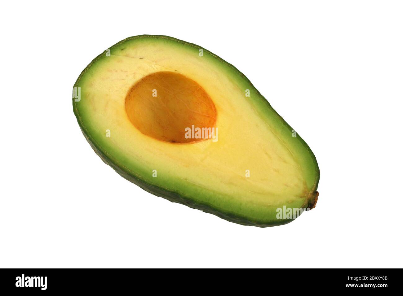 Un isolato metà di avocado senza pit Foto Stock