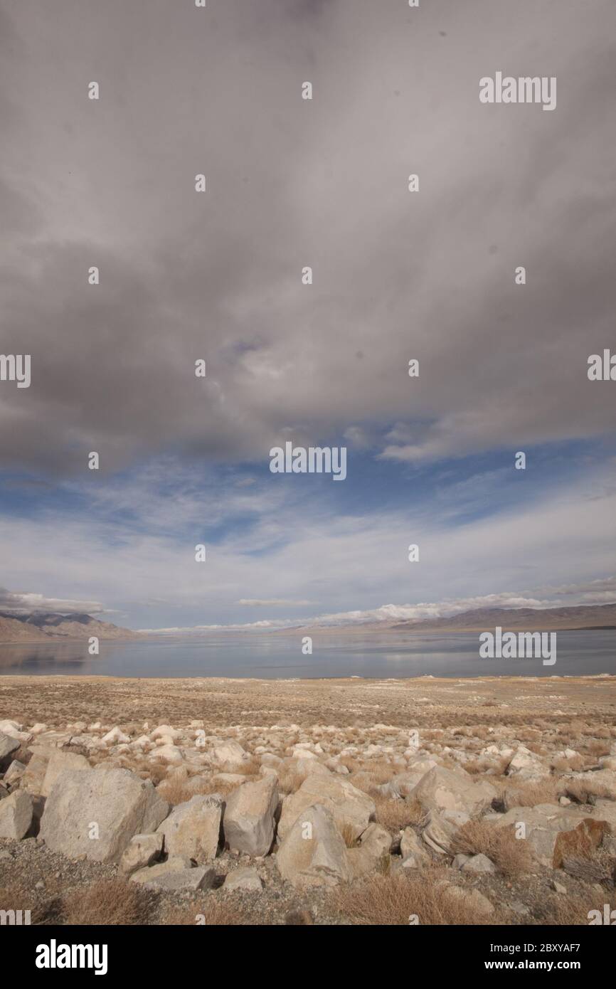 Lago deserto - acqua colorato scenario natura natura natura natura natura natura natura natura natura natura natura sabbia montagna duna Foto Stock