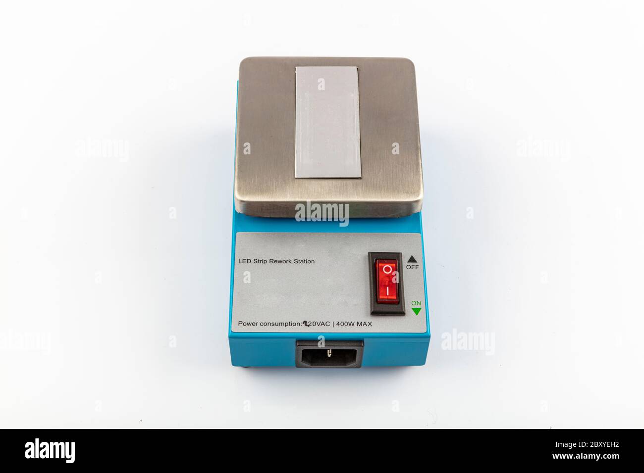 Stazione di rilavorazione striscia LED - strumento di sostituzione LED singolo. Barra di rettifica LED barra di retroilluminazione LED strumento di riparazione LED isolato su sfondo bianco Foto Stock