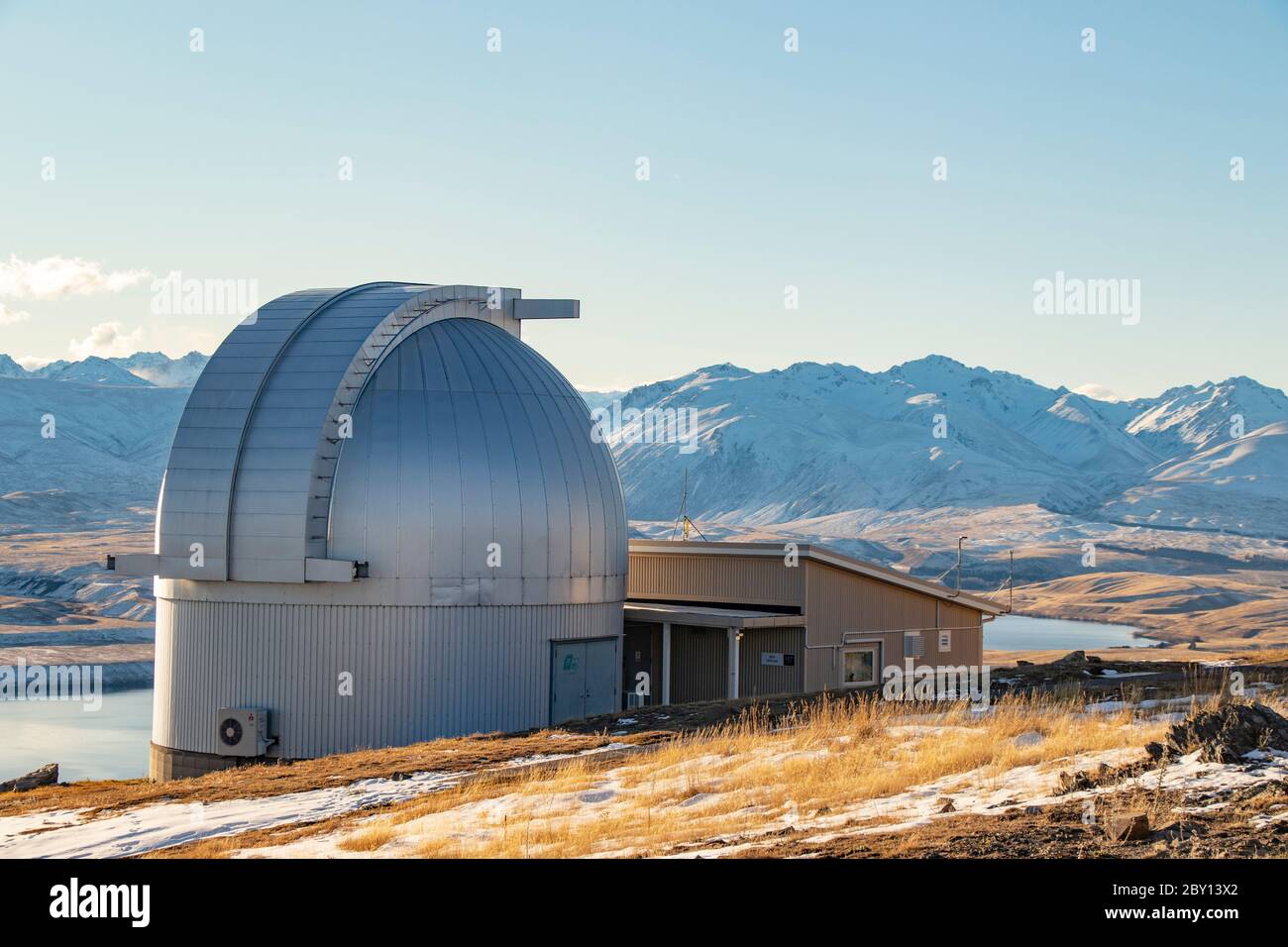 Vista dell'Osservatorio dell'Università di Mount John, vista sul lago Alexandrina, lago Tekapo in Nuova Zelanda Foto Stock