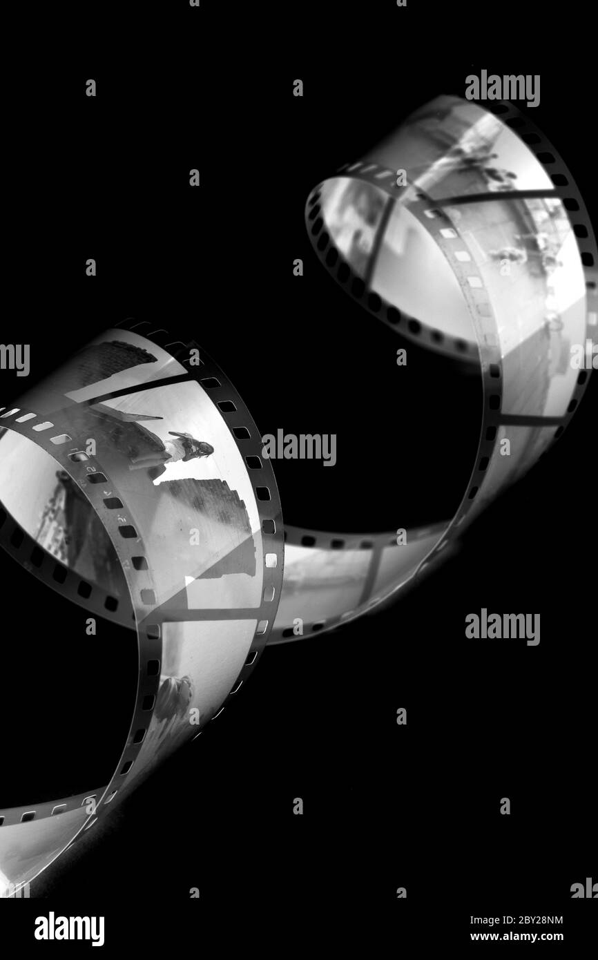 Immagine ingrandita di una pellicola arricciante da 35 mm. Foto Stock