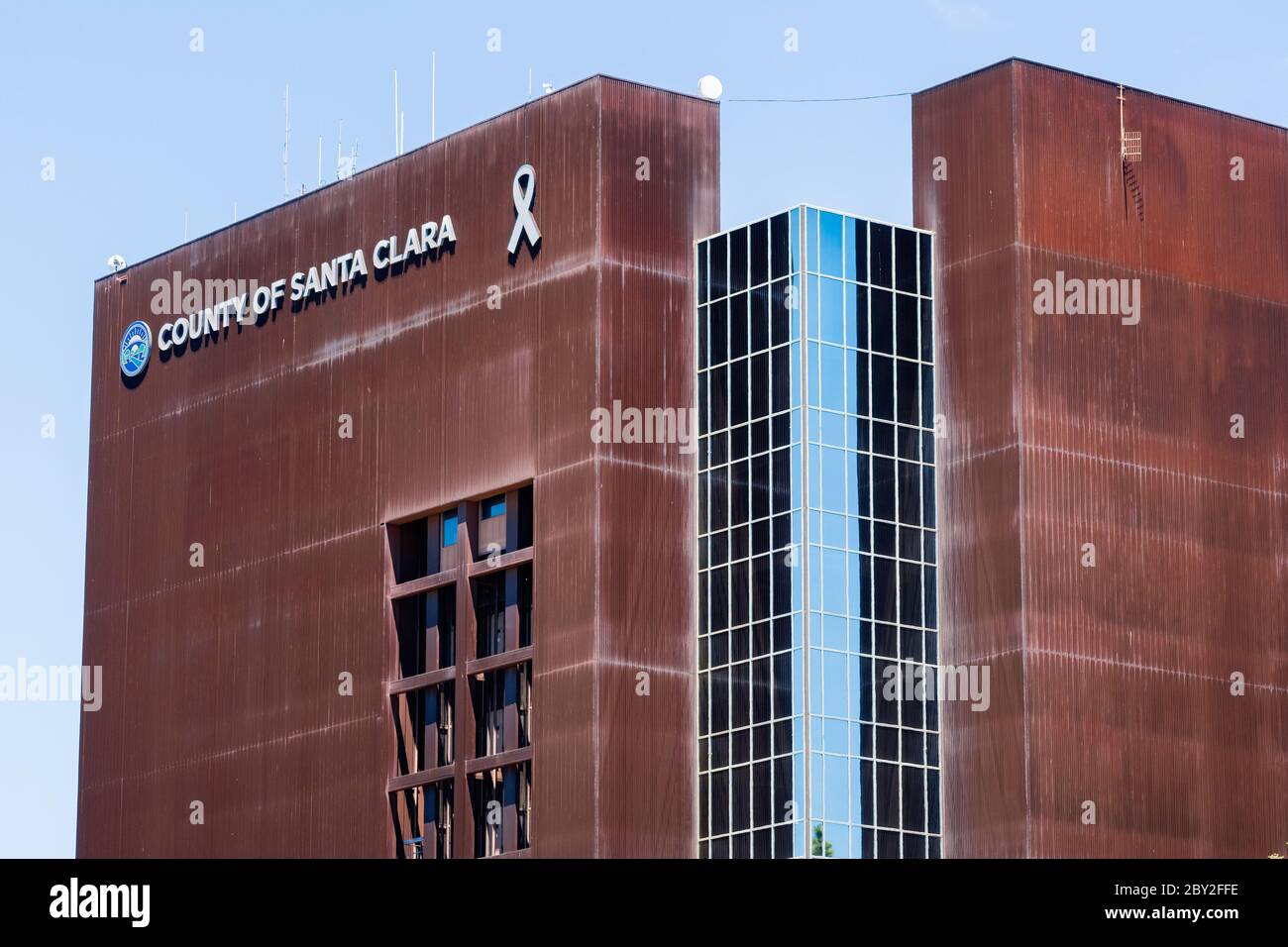 20 maggio 2020 San Jose / CA / USA - Contea di Santa Clara edificio che ospita alcune delle sue agenzie e servizi Foto Stock