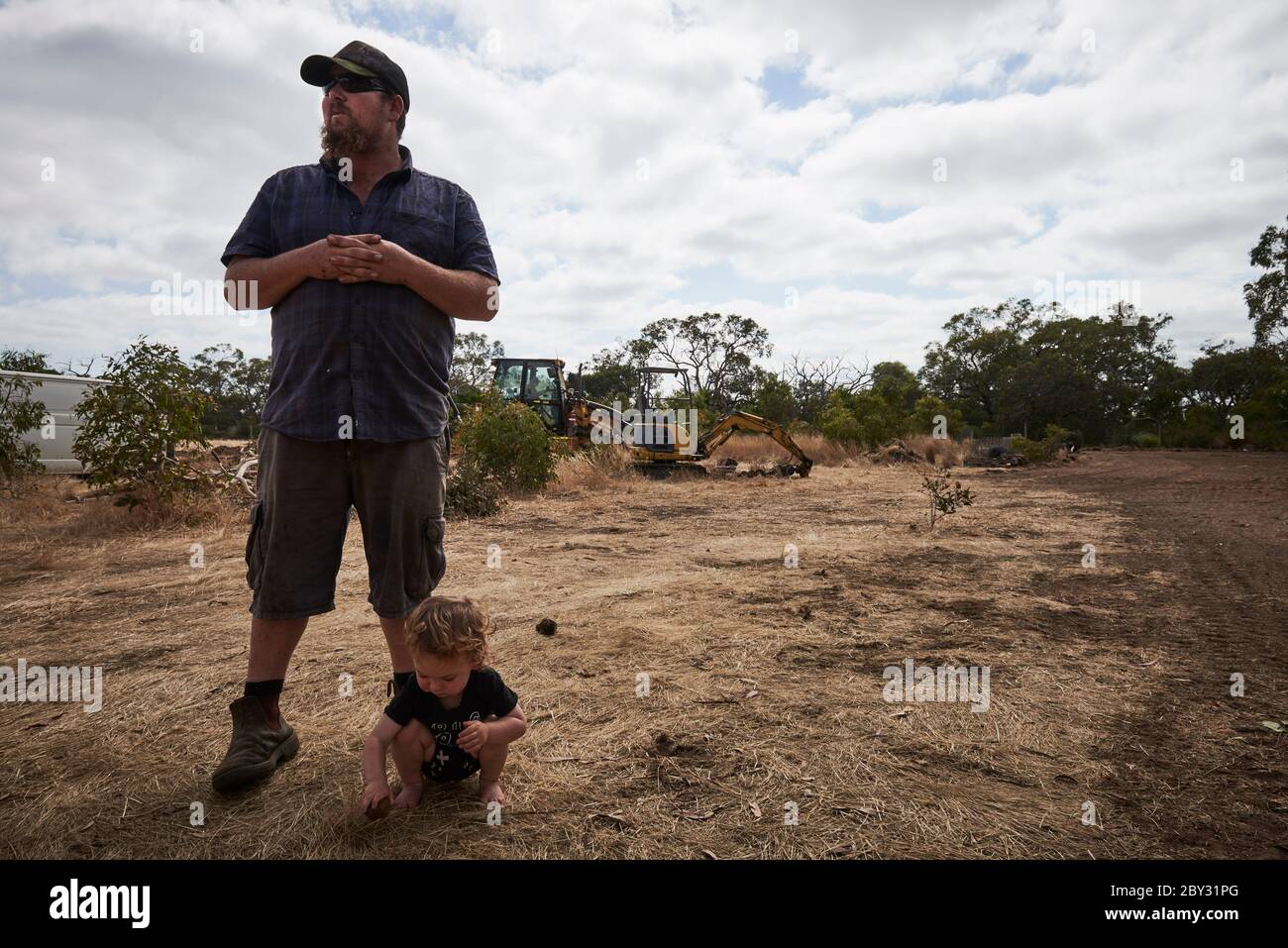 Proprietario, Sam Mitchell e suo figlio Connor al Kangaroo Island Wildlife Park a Kangaroo Island, Australia Meridionale. Foto Stock