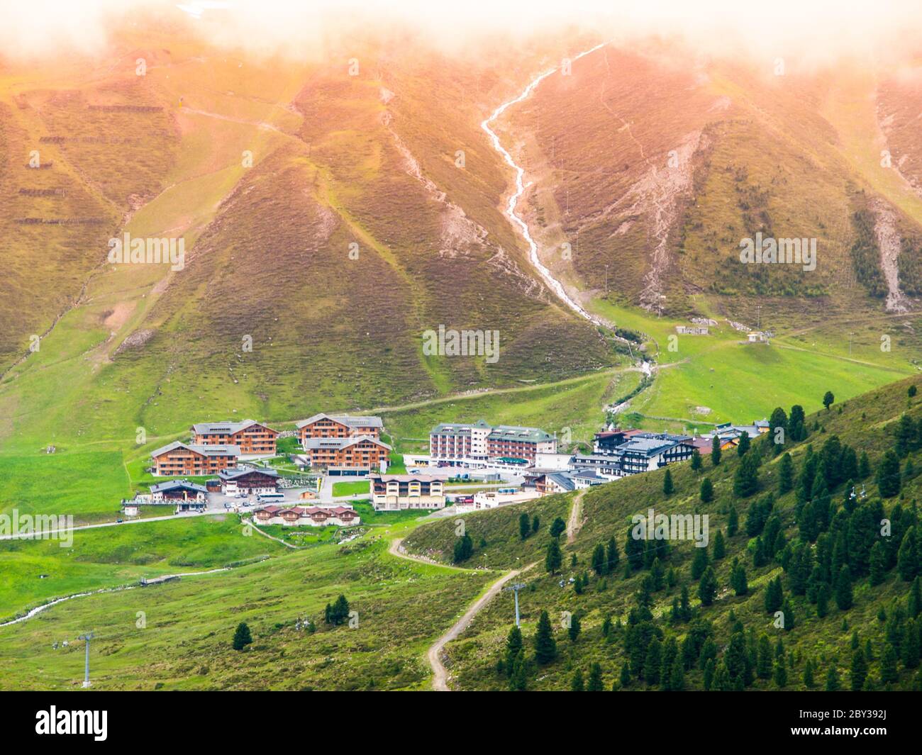 Stazione sciistica Kuthai in estate dopo la pioggia, Austria Foto Stock