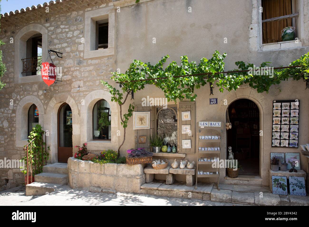 Les Baux de Provence Francia 14 luglio 2015 : un negozio di souvenir e regali nella città di Provenza Les Baux de Provence Foto Stock