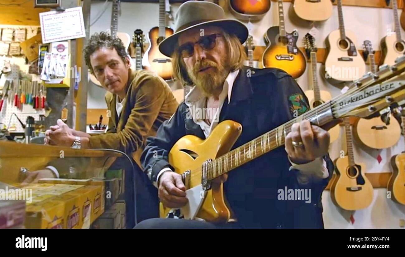 ECO NEL CANYON 2018 Greenwich Entertainment film con Tom Petty a destra e Jakob Dylan Foto Stock