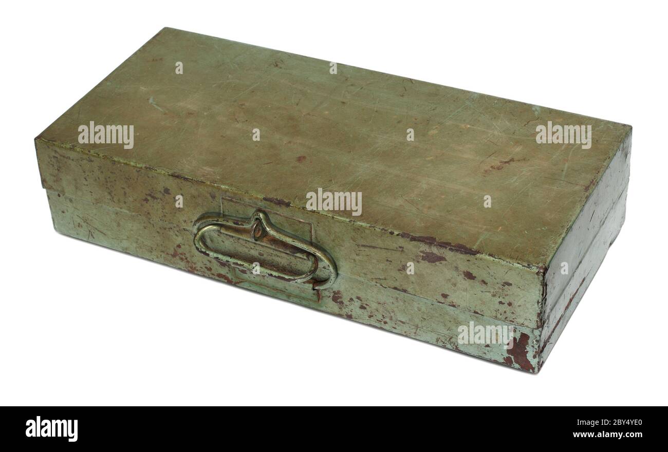 vecchia scatola in metallo arrugginito Foto stock - Alamy
