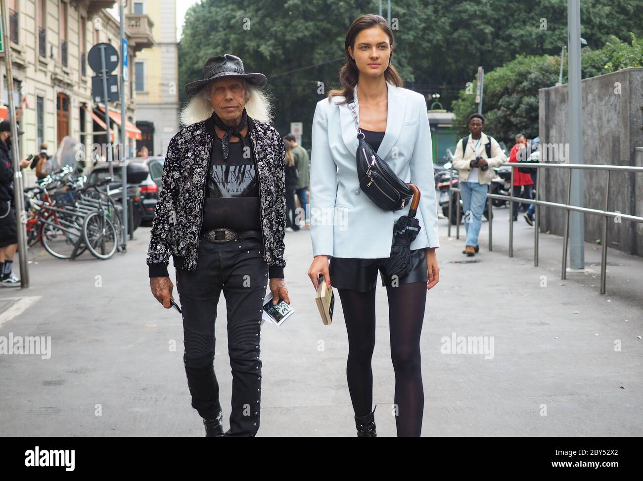 MILANO, Italia: 22 settembre 2019: James F. Goldstein e Sasha Sokolova Street style prima della sfilata Laura Biagiotti durante la MFW 2019 Foto Stock