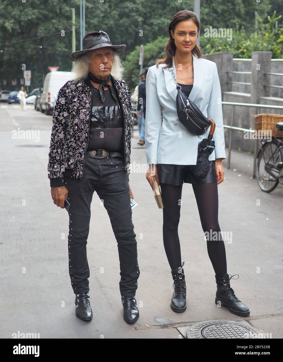 MILANO, Italia: 22 settembre 2019: James F. Goldstein e Sasha Sokolova Street style prima della sfilata Laura Biagiotti durante la MFW 2019 Foto Stock