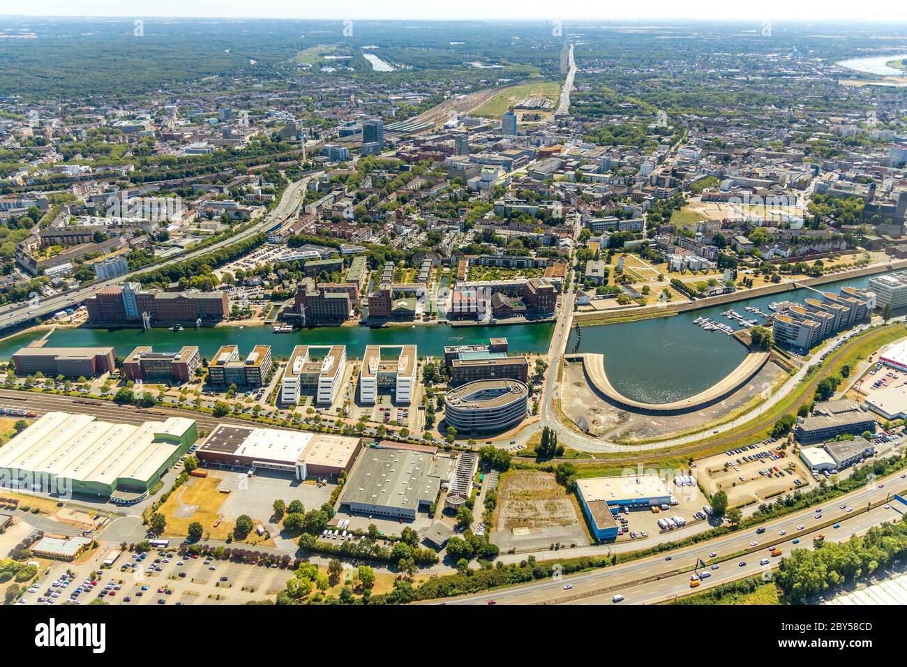 Innenhafen Duisburg, con ristoranti e musei Kueppersmuehle, 22.07.2019, Luftbild, Germania, Nord Reno-Westfalia, Ruhr Area, Duisburg Foto Stock