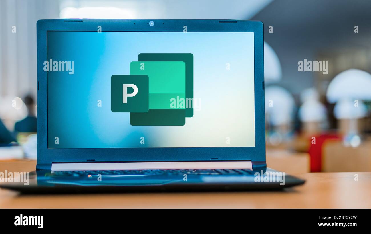 POZNAN, POL - 19 FEBBRAIO 2020: Computer portatile con logo di Microsoft Publisher, un'applicazione di desktop publishing, parte del software della famiglia Office Foto Stock