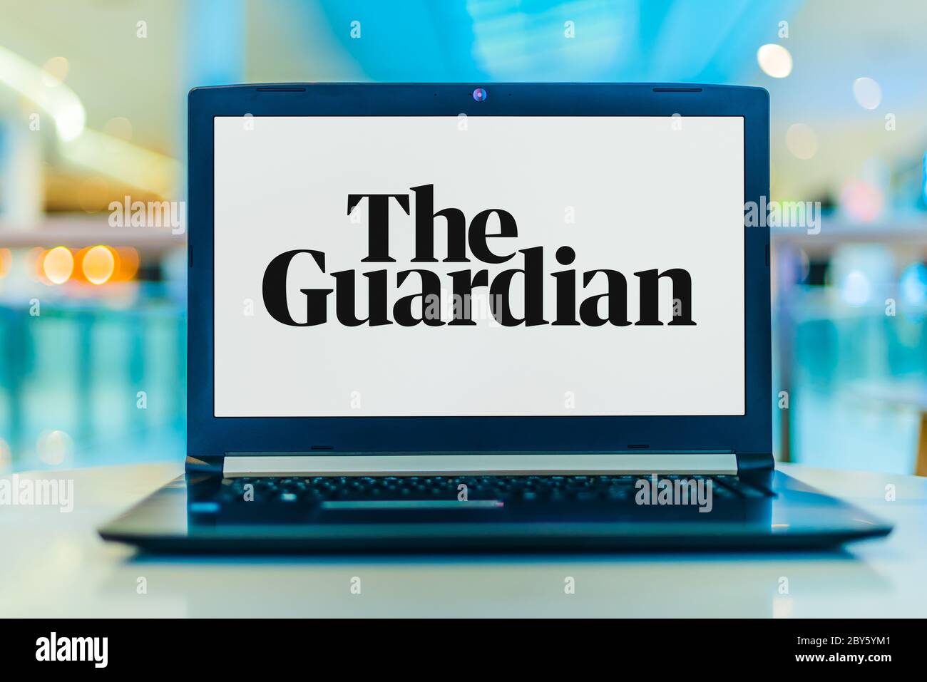 POZNAN, POL - 14 FEBBRAIO 2020: Computer portatile con il logo del Guardian, un quotidiano britannico Foto Stock