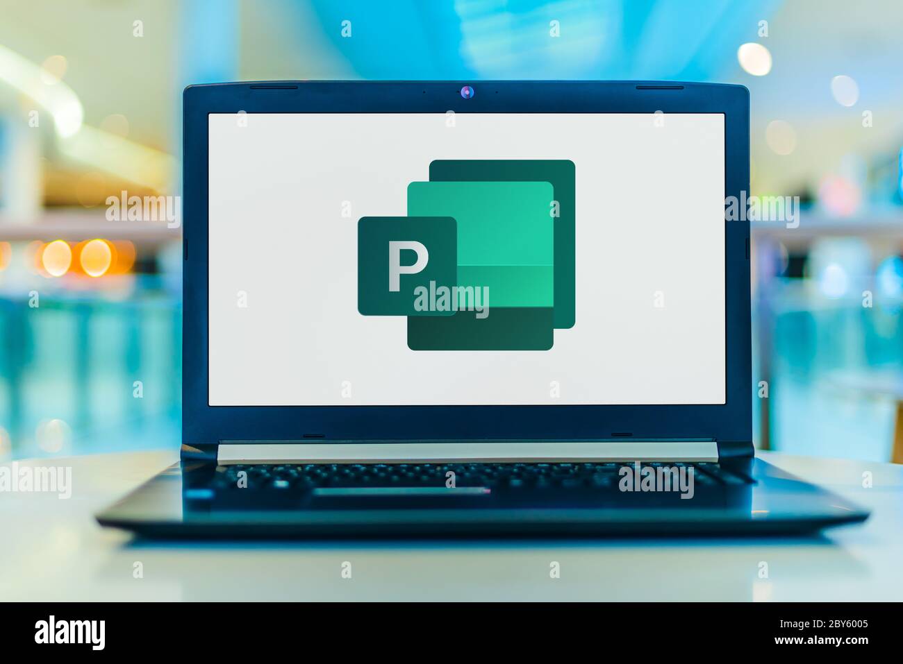 POZNAN, POL - 18 FEBBRAIO 2020: Computer portatile con logo di Microsoft Publisher, un'applicazione di desktop publishing, parte del software della famiglia Office Foto Stock
