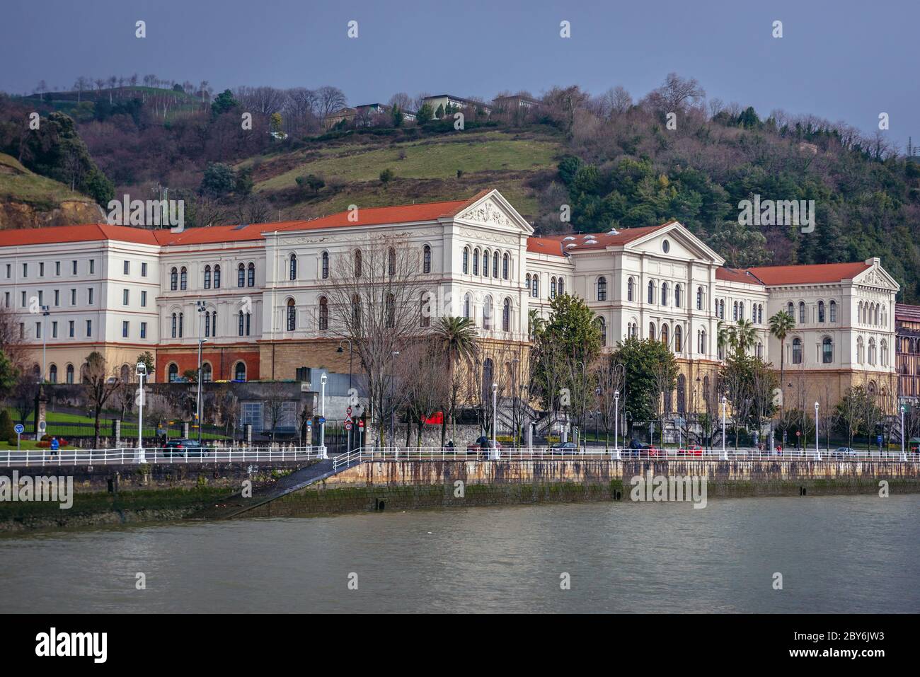 La Literaria - edificio centrale dell'Università di Deusto a Bilbao, la più grande città dei Paesi Baschi, Spagna Foto Stock