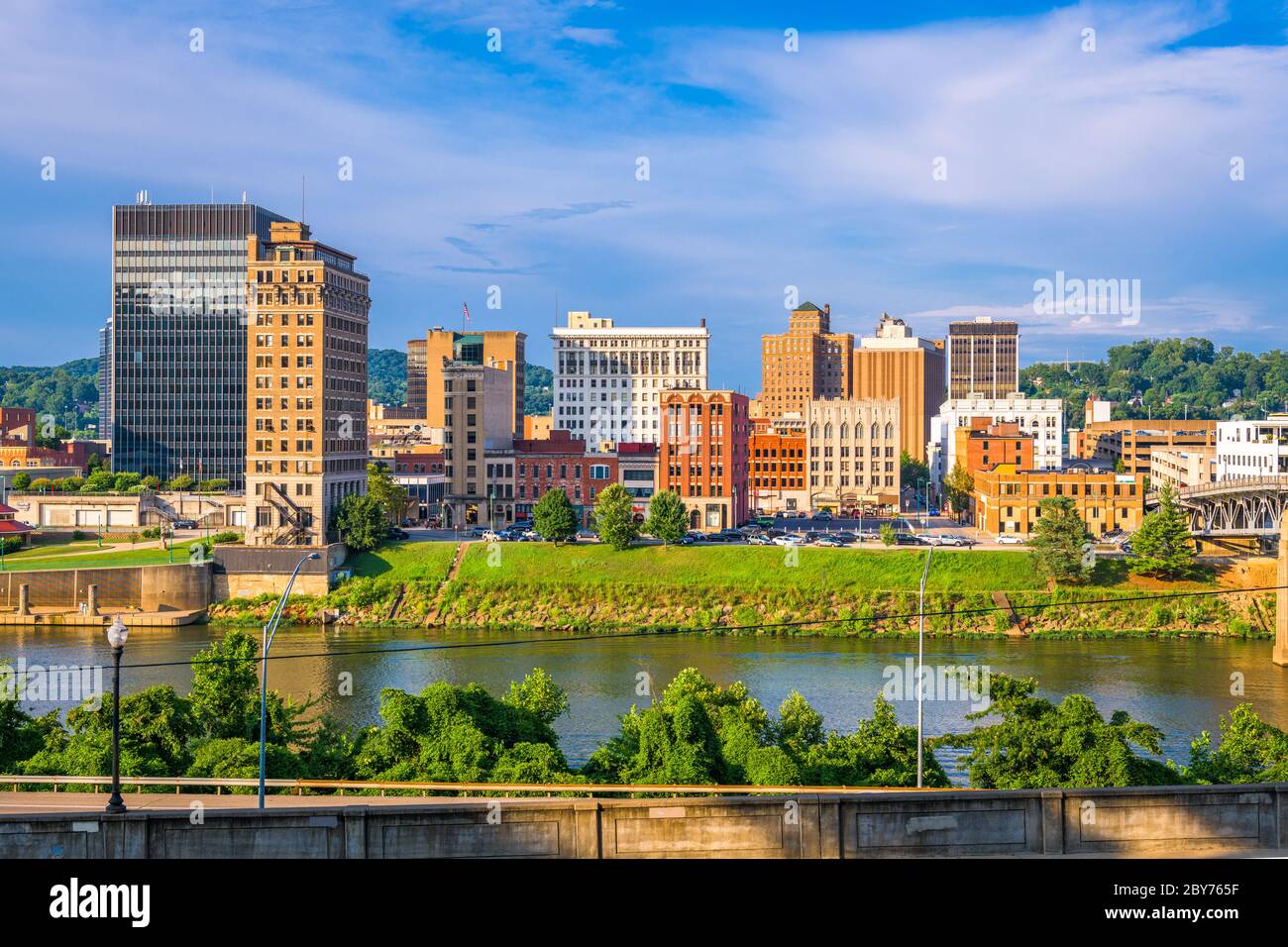 Charleston, West Virginia, USA, skyline sul fiume Kanawha Foto Stock