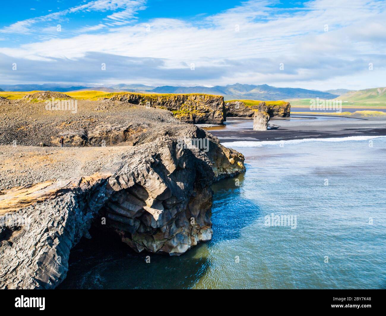 Reynisfjara Black Sand Beach nel suocerna Islanda. Foto Stock