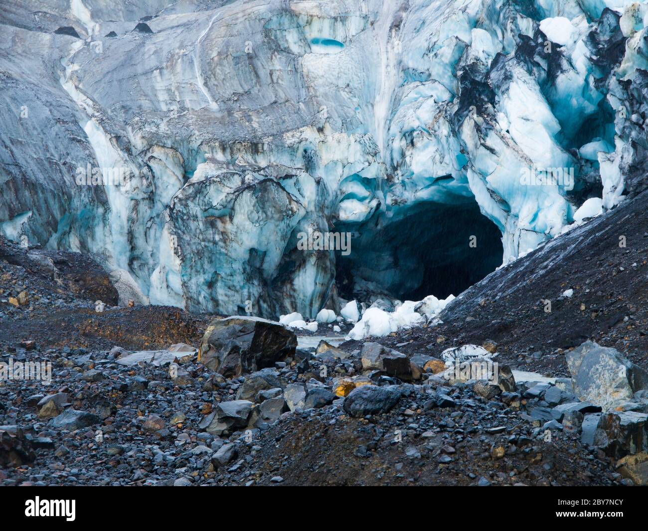 Ghiacciai grotta di ghiaccio formata da fiume caldo, Islanda Foto Stock