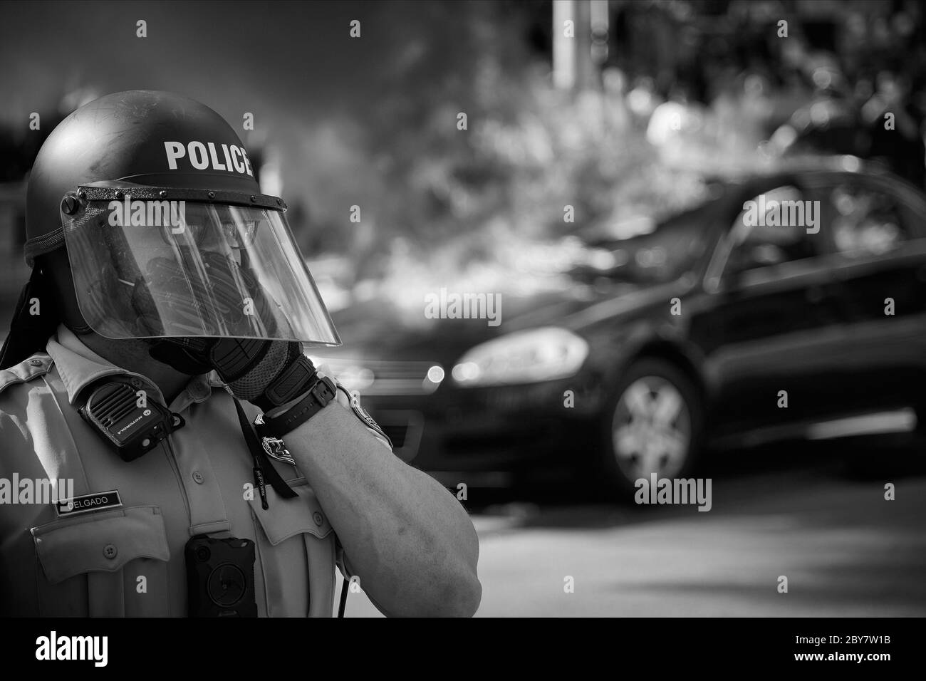 La protesta Black Live Matter si porta in piazza per protestare contro la brutalità della polizia in un raduno a Center City Philadelphia, Pennsylvania, il 30 maggio 2020. Molte città in Foto Stock