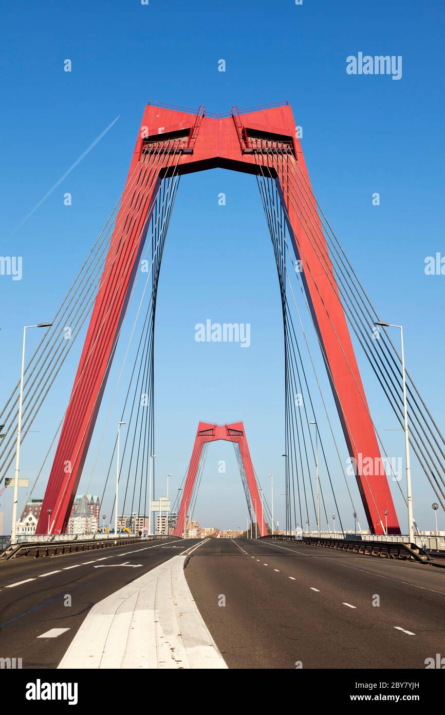 Willemsbraccer ponte a Rotterdam senza traffico Foto Stock
