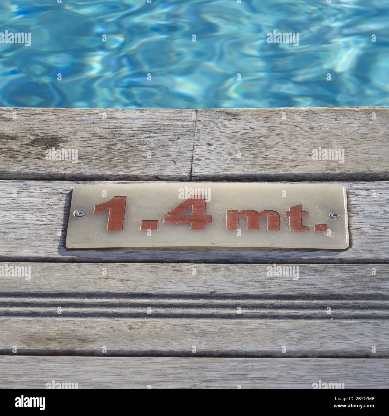 cartello deep water sulla piscina Foto Stock